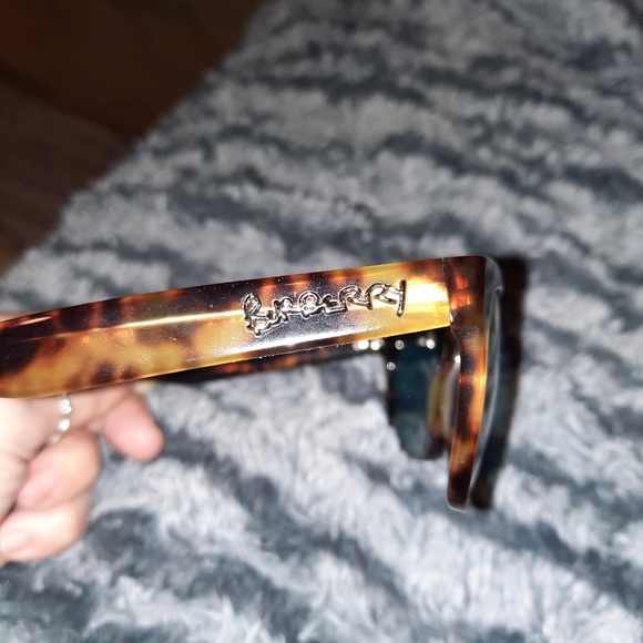 Sunglasses - Picture 3 of 3